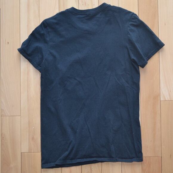 Disney Kingdom Hearts Tee Queen of Hearts Card Graphic Black White - Picture 3 of 3